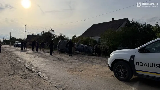 На Волині дві машини підрізали авто ТЦК: воно перекинулося, є тяжко травмовані (відео)