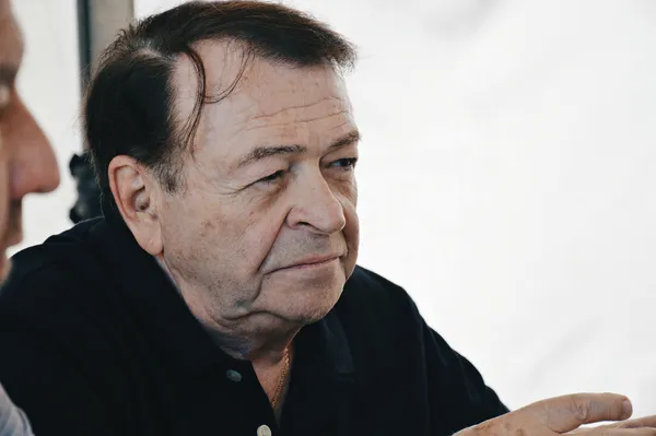 Довга, дивна  та необрізана історія про гомосексуаліста, який «зав'язав»