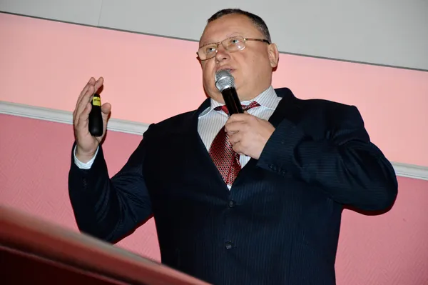 Голова Ради директорів Volwest Group Віктор Корсак, як справжній науковець, озвучив теоретичні аспекти КСВ