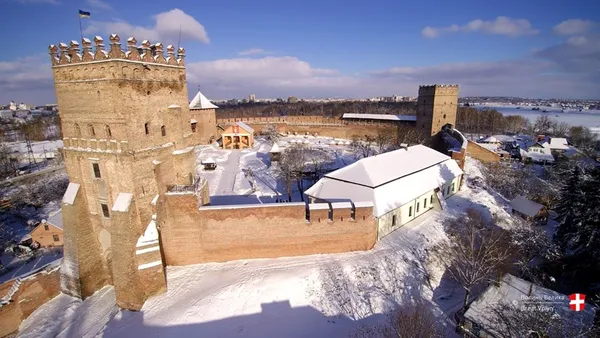 Показали неймовірні фото засніженого замку Любарта (фото)