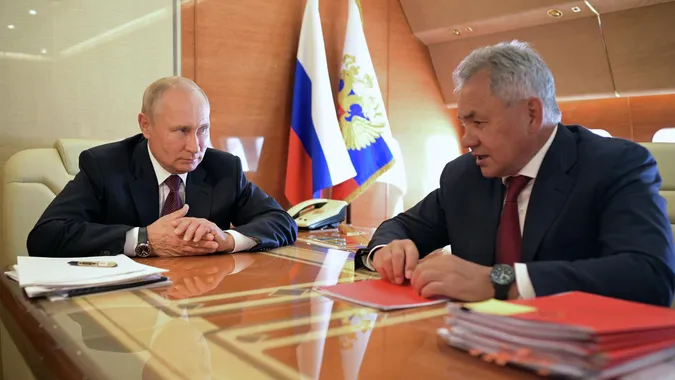 Путін доручив Шойгу ввести «різдвяне перемир'я» на фронті: як відреагували в ОП