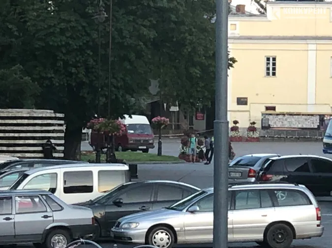 Терорист у Луцьку відпустив трьох заручників (відео)