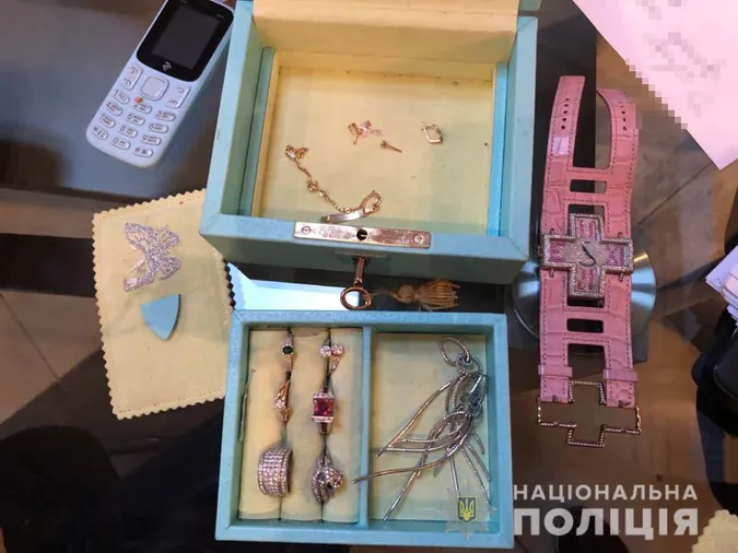 «Обчищали» офіси й банкомати: затримали групу крадіїв, яка орудувала на Волині