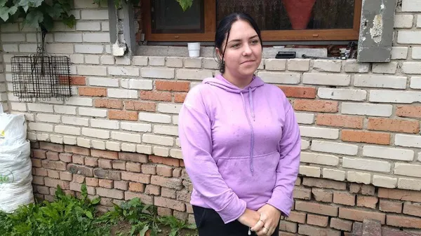 Поки чоловік служить, допомагають сусіди: родина з Луганщини облаштувалась в селі на Волині (відео)