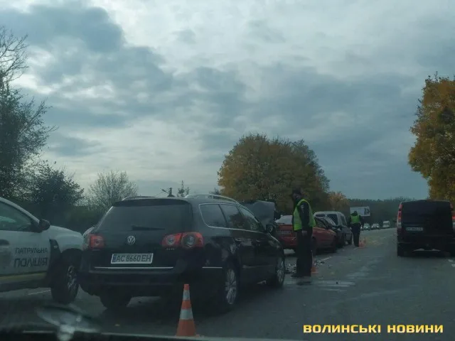 Під Луцьком масштабна ДТП: зіткнулося 5 машин