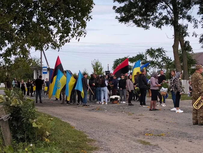 На Волині громада попрощалася з загиблим на Донеччині захисником Андрієм Денисюком