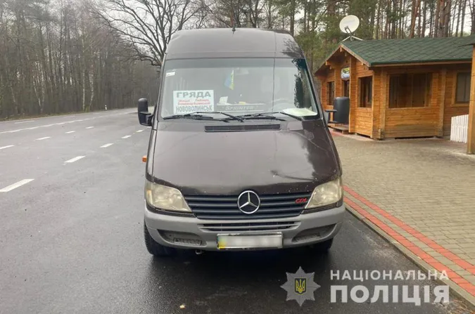 У Шацьку п'яний водій маршрутки давав хабаря патрульним (фото)