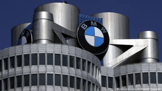 BMW випускатиме медичні маски