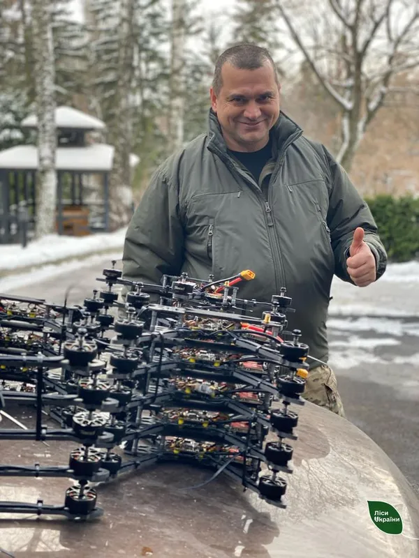 Лісівники зібрали гроші на 24 FPV-дрони для волинських тероборонівців (фото)