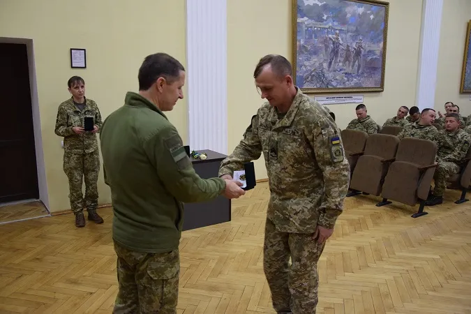 Волинські прикордонники, які брали участь в активних бойових діях на Донеччині, отримали нагороди (фото)