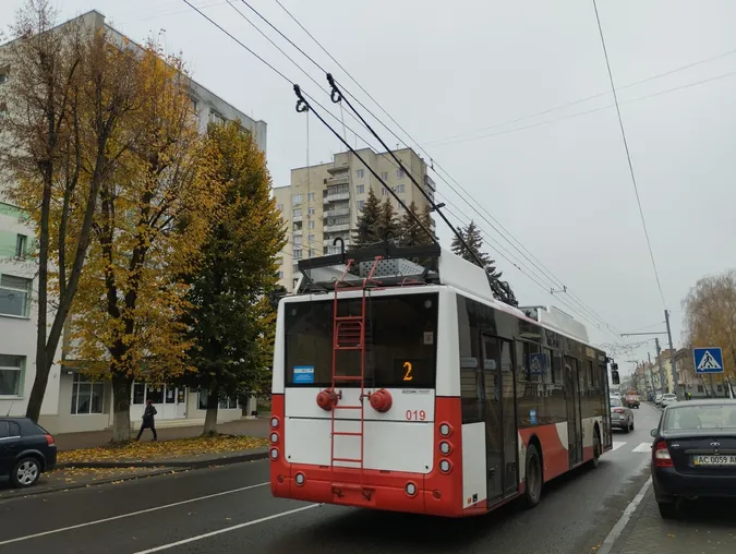 У Луцьку через атаку ворожих БпЛА не їздить електротранспорт