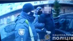 У Нововолинську п'яний водій побив поліцейського (фото)