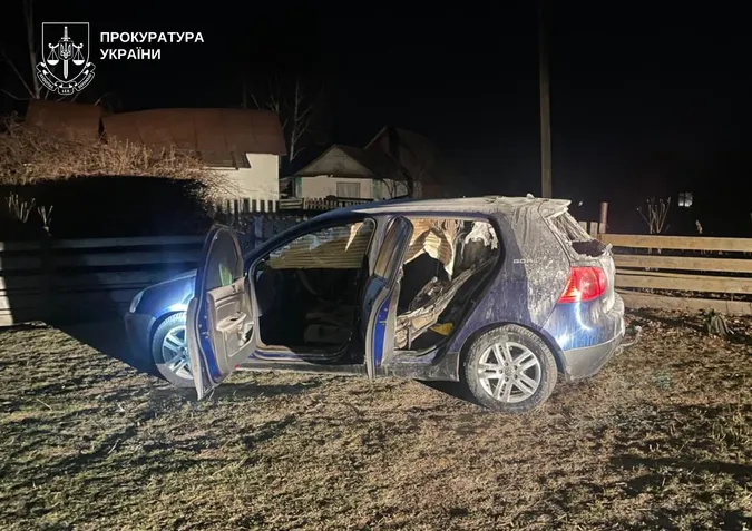 Помстився: на Волині взяли під варту молодика, який «коктейлем Молотова» спалив чуже авто (фото)
