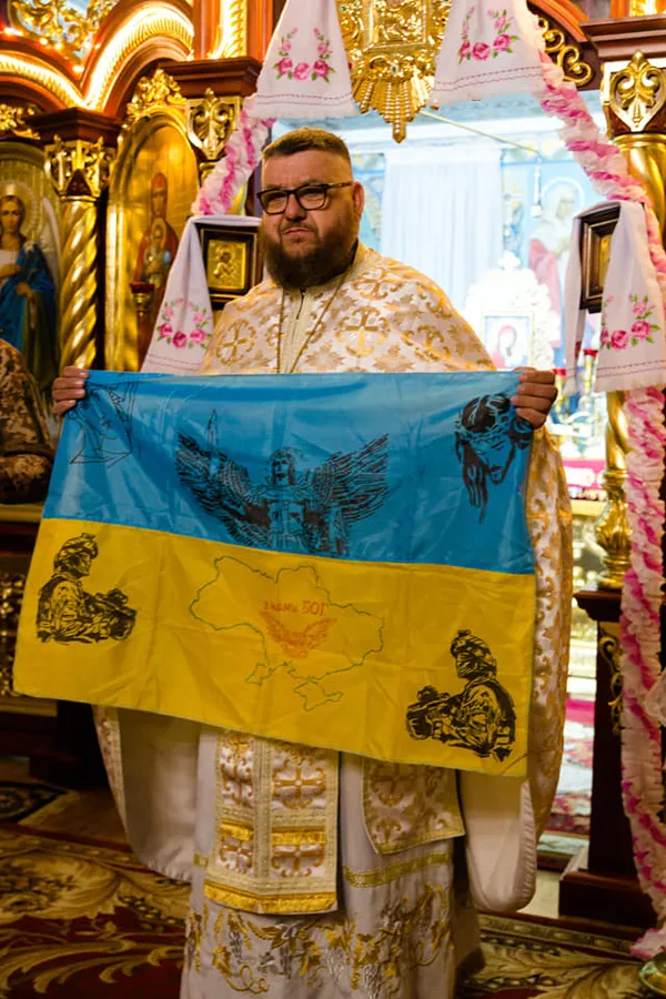 У Гаразджі захисник подарував священнику ікону, яку писав на передовій (фото)