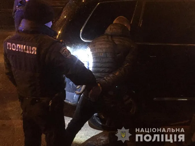 Розбійний напад у Луцьку: відібрали понад мільйон гривень та авто (фото)