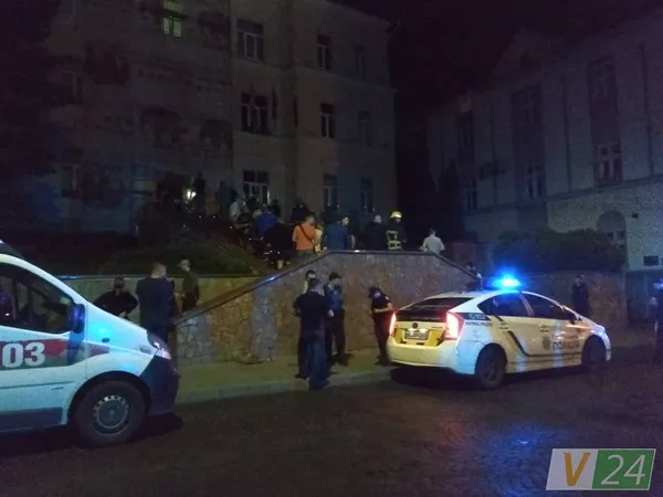 Чоловік погрожував себе спалити біля Луцькради (фото)