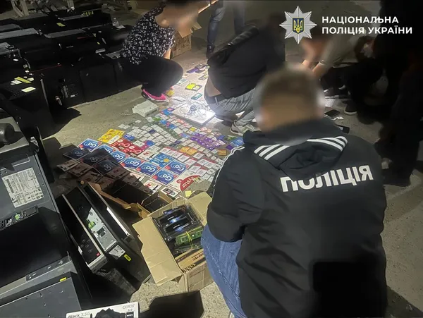 Виводили крипту: у Луцьку накрили величезний кол-центр скамерів (відео)