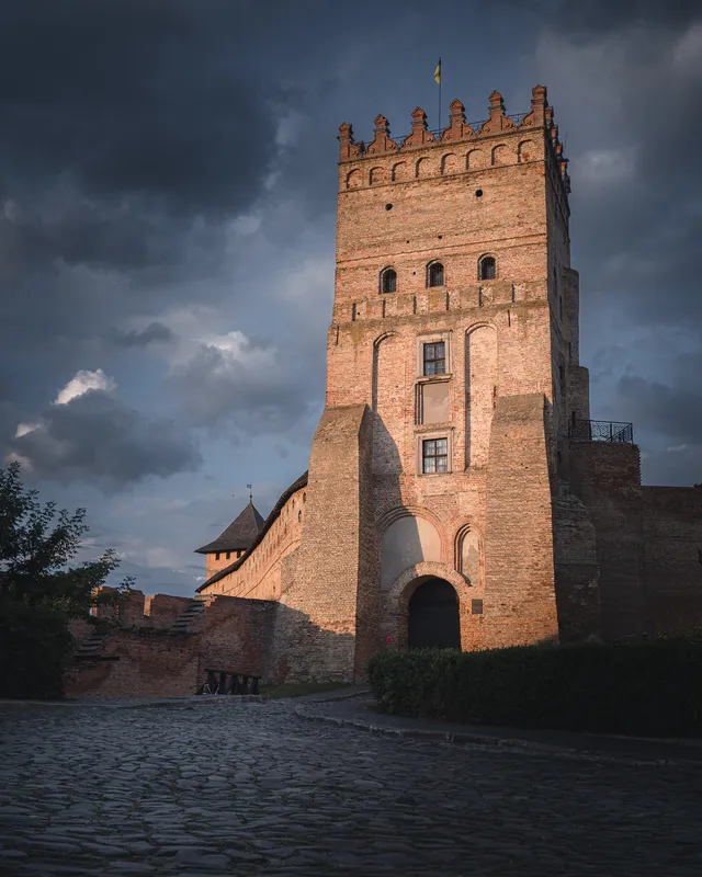 Теплі серпневі вечори: фотограф з Луцька зачарував світлинами міста (фото)