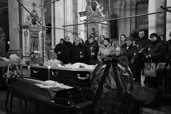 У Луцьку попрощалися із загиблим на Донеччині Ігорем Ревком (фото)