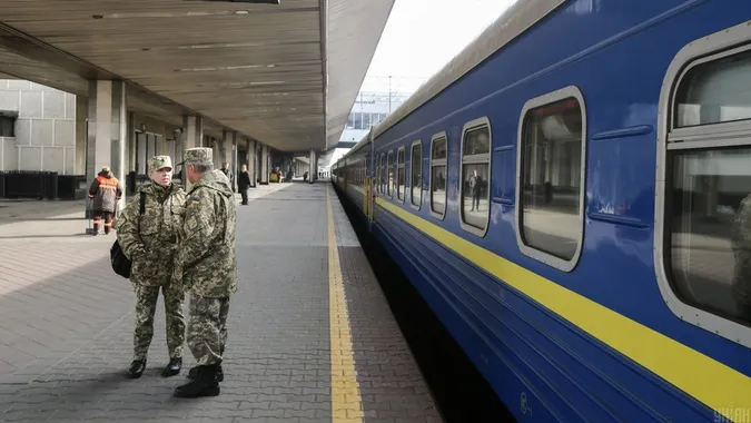 «Укрзалізниця» запустила сервіс спецзамовлення квитків для військовослужбовців