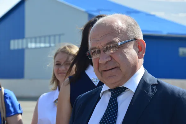 Доки Володимир Гунчик їх не помітив і не запропонував зробити також спільне фото