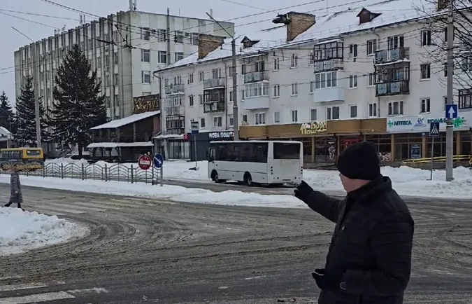 Водій може не встигнути загальмувати: що не так з переходом на Грушевського у Луцьку (відео)