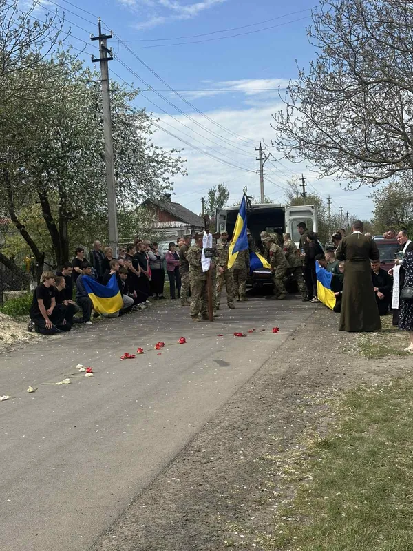 Загинув на Харківщині: на Волині попрощалися з воїном Андрієм Вересом (фото)