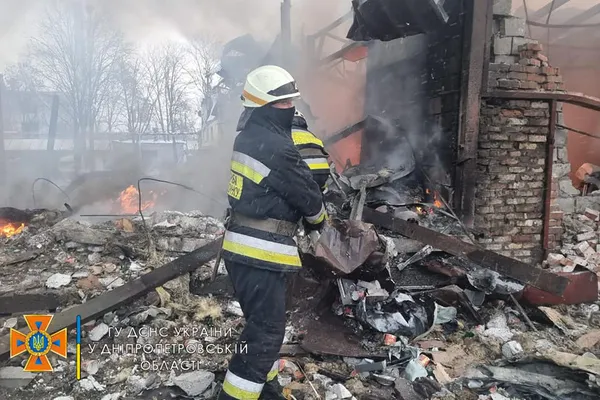 У Дніпрі авіаудар по дитсадку і будинку, є загиблий (фото, відео)