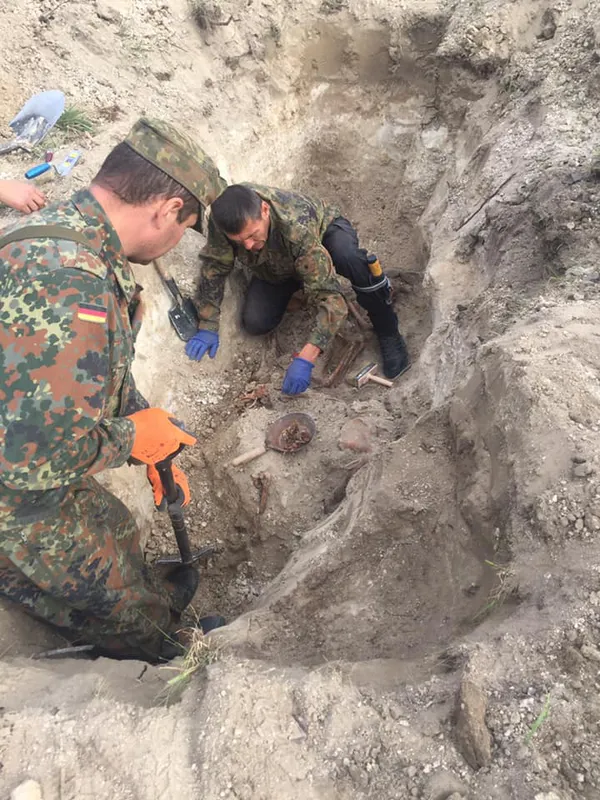 На Волині знайшли рештки 33 солдатів (фото)