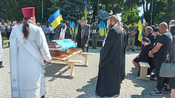 У Шацьку попрощалися із загиблим під Бахмутом молодим воїном (фото)