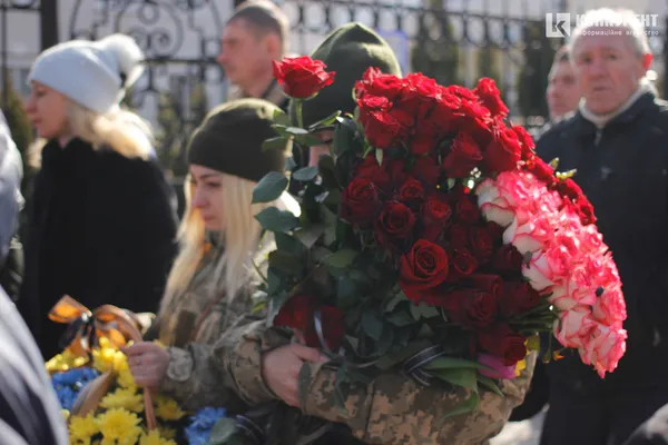 У Луцьку попрощалися із Героями, які загинули внаслідок авіаудару по аеродрому (фото)