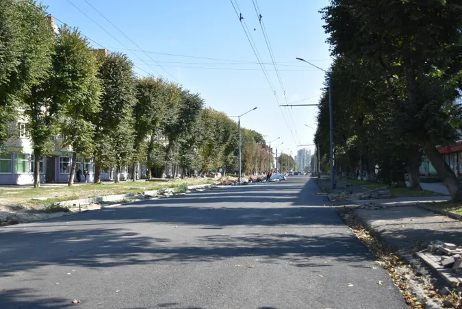 «Працюйте понаднормово!»: Поліщук наказав прискорити реконструкцію центрального проспекту Луцька (фото)