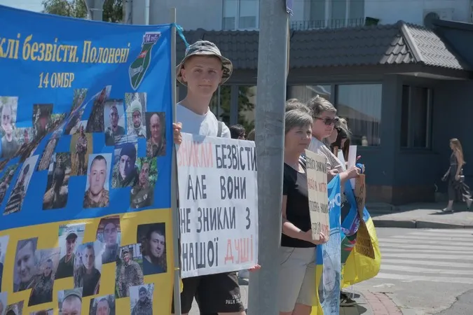 «Полон вбиває»: у Володимирі провели акцію  на підтримку військовополонених (фото)