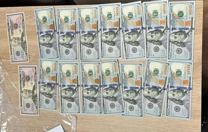 $1500 хабаря: в «Устилузі» затримали українця, який хотів втекти за кордон (фото)