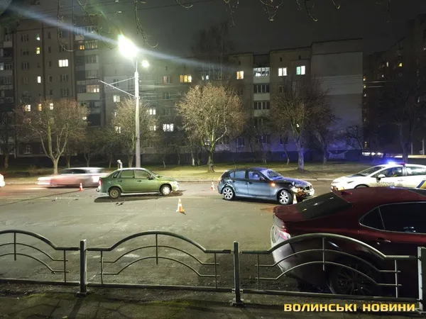 У Луцьку біля міської лікарні ускладнений рух: що там коїться (фото)