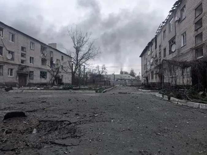 Вітали зі святом цілу ніч: війська рф обстріляли Луганщину (фото)
