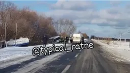 Моторошна аварія на Волині: зіткнулися молоковоз та бус (фото, відео)