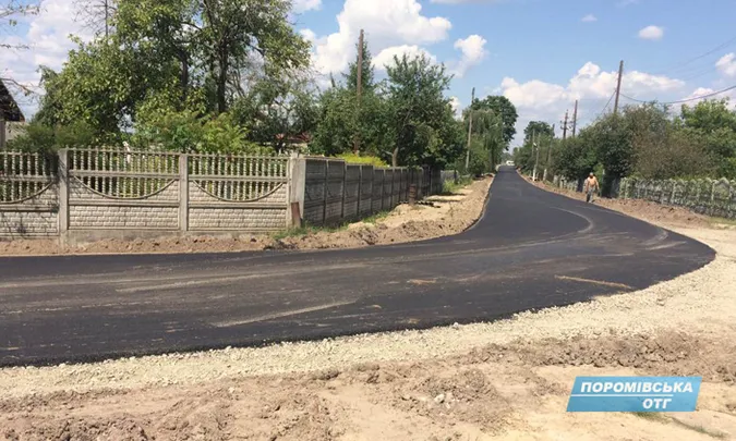 У селі на Волині випробовують нову технологію ремонту доріг (фото)