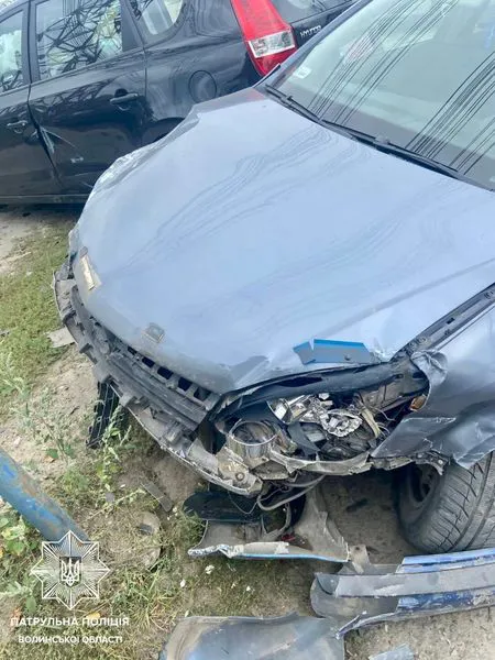 У Луцьку біля авторинку п'яний водій розчовп припарковані Ford та Hyundai (фото)