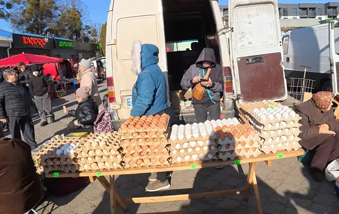 Ціни на яйця на ринку у Луцьку вражають та б'ють рекорди (відео)