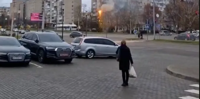 У Луцьку біля «Гостинця» загорілися оголені дроти (відео)