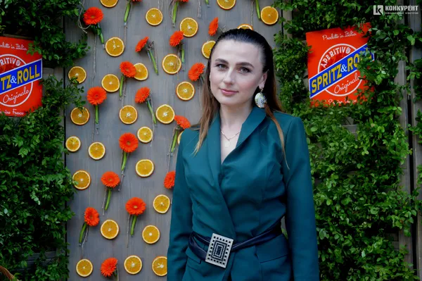 Із янголами та дітьми: якою була луцька вечірка біля басейну з Андре Таном (фото)