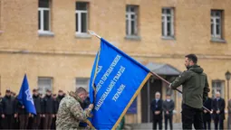 Зеленський вручив луцькій бригаді бойовий прапор (фото)