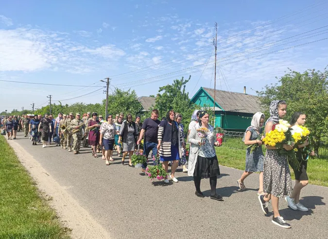 Поранили у Бахмуті: попрощалися з загиблим волинським воїном Сергієм Занюком (фото)