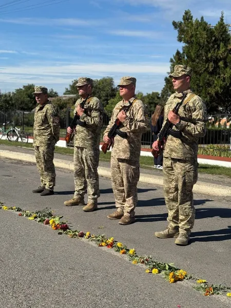 На Волині провели в останню дорогу Героя Олександра Хмарука (фото)