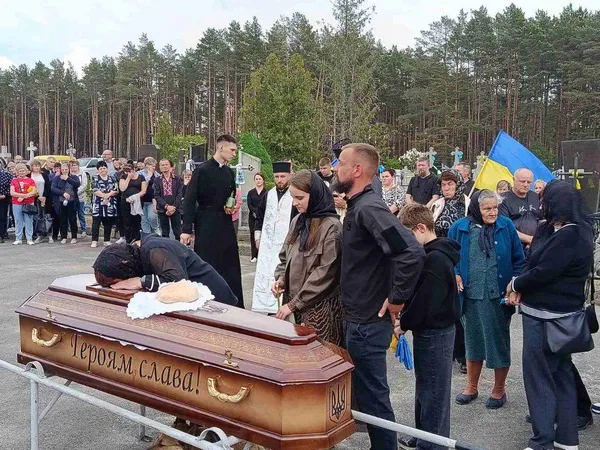 Назавжди 37: на Волині попрощалися з воїном Олегом Дерев'янчуком (фото)