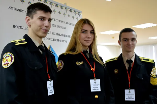 На форум у луцький виш приїхали посли, міністри та військовий аташе (фото)