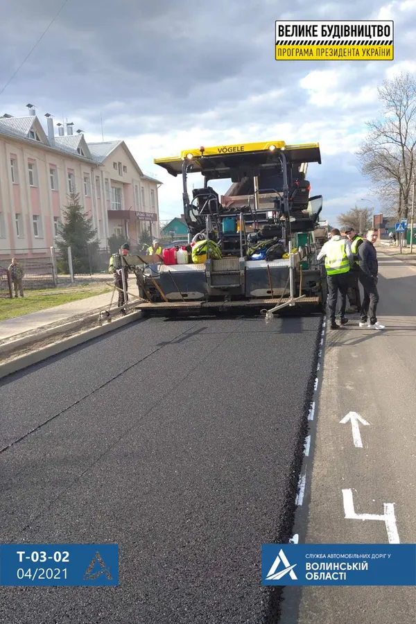 І вдень, і вночі: на Волині роблять дорогу до Шацьких озер (фото)