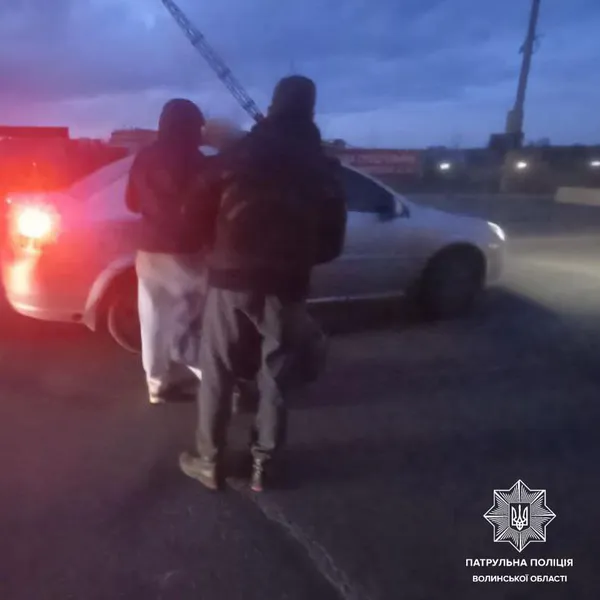 У Луцьку патрульні допомогли сім'ї з Харкова, яка не могла виїхати з міста (фото)