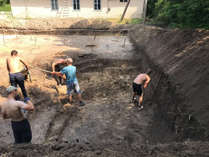 На Волині під час розкопок знайшли старовинні кахлі (фото)